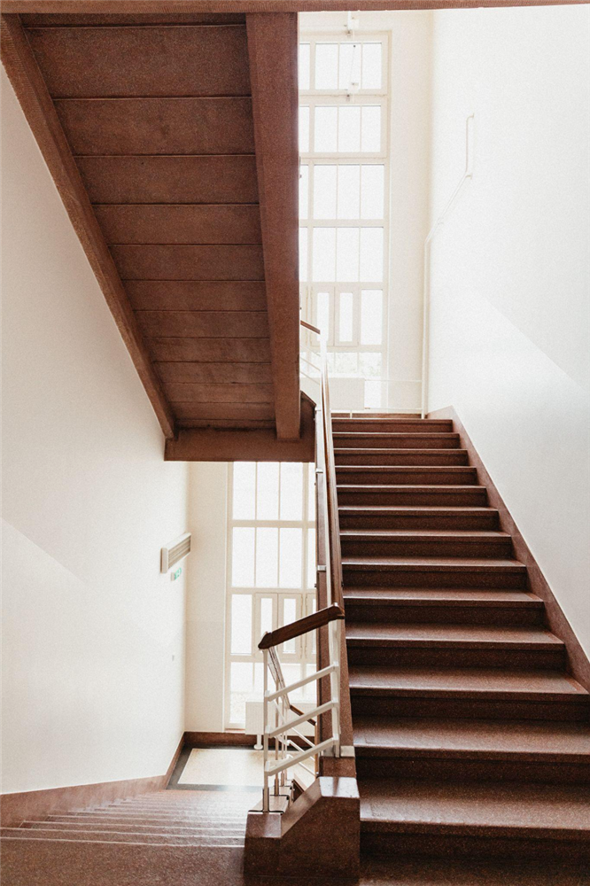 Half-turn staircase